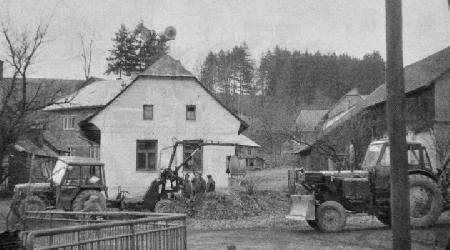 Rok 1970 - Stavba kanalizace v obci6